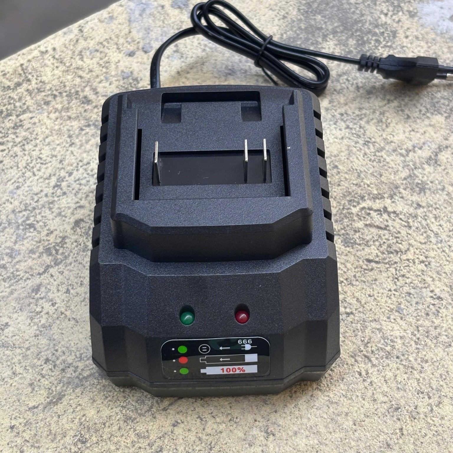 Pin 20 Cell chân Makita và chân sạc