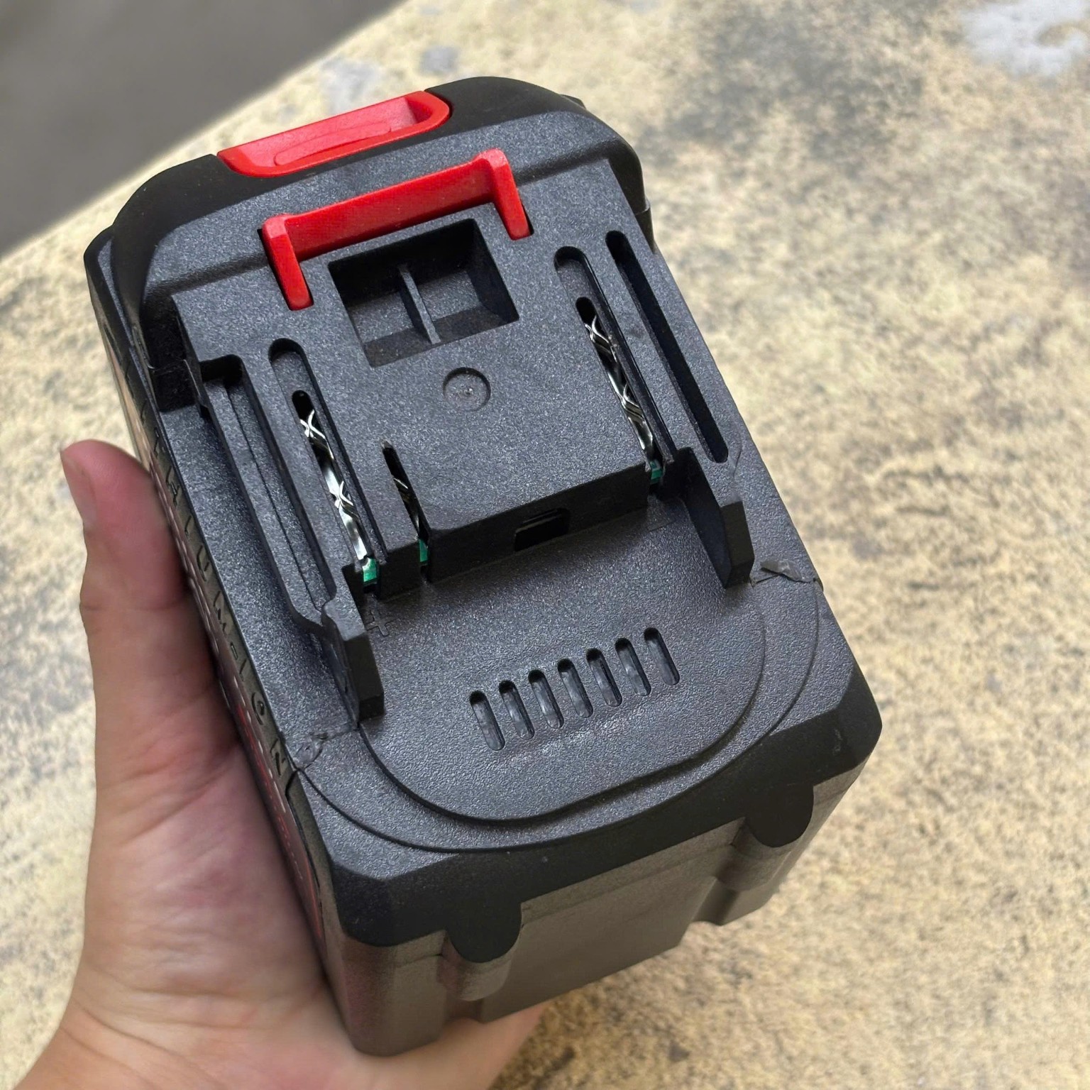 Pin 20 Cell chân Makita và chân sạc